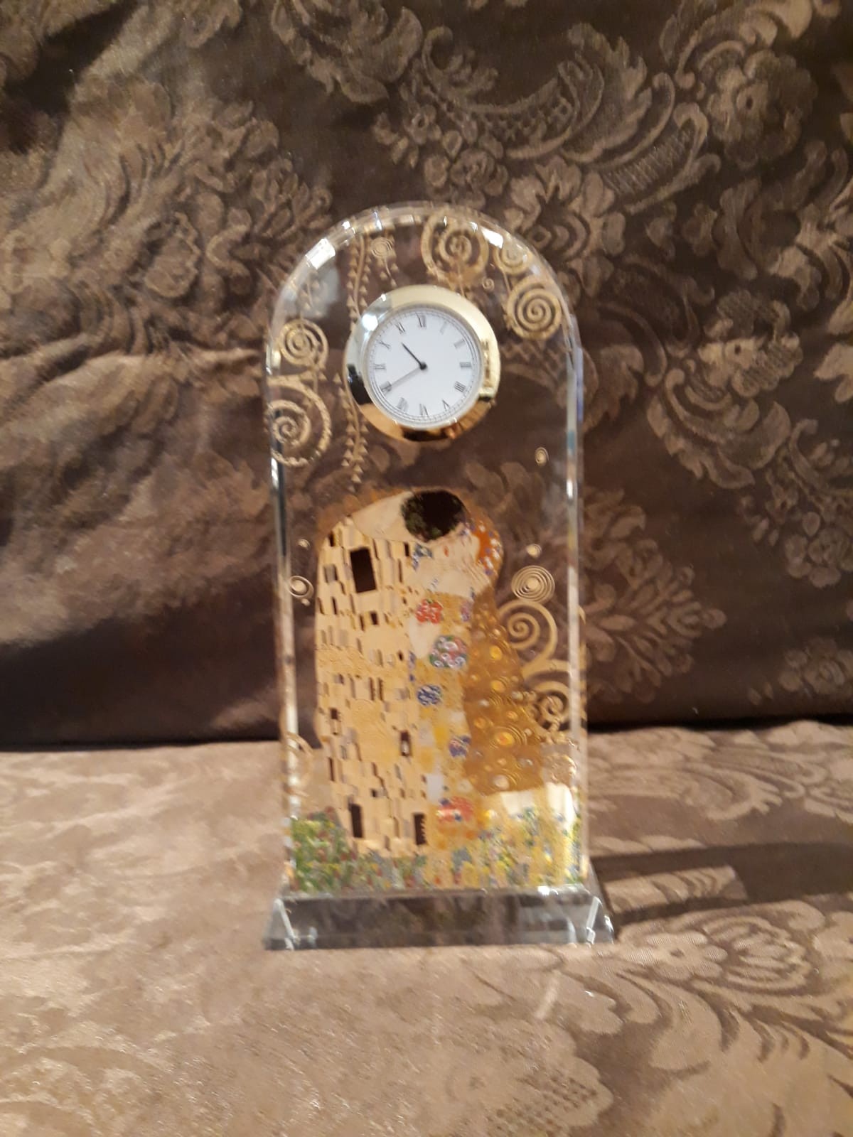 Glas Uhr "Der Kuss"